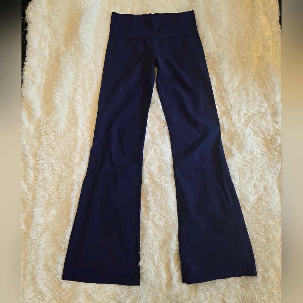 Lululemon Vintage Hero Blue Groove Pants. Size 8. GUC.